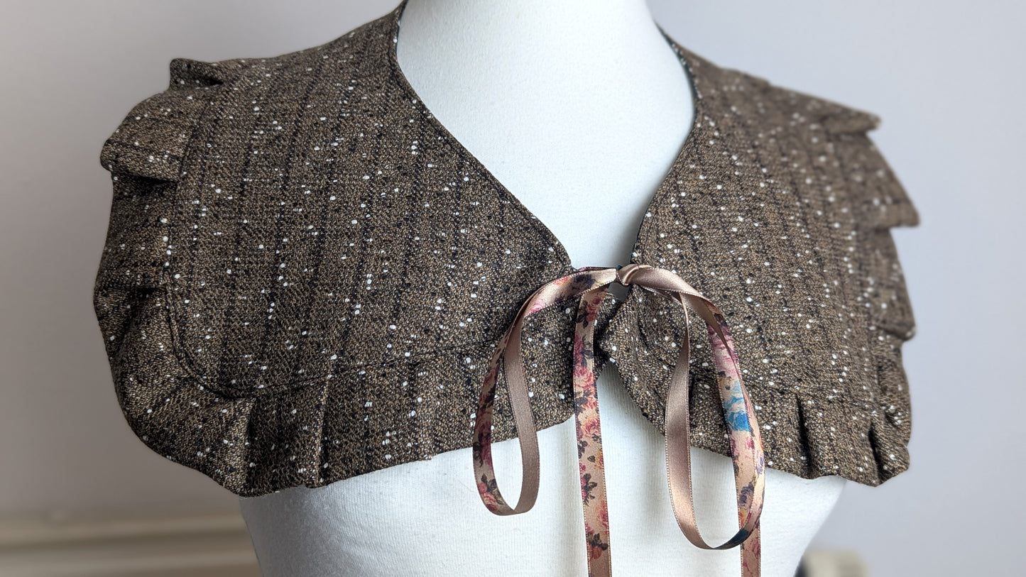 Thrifted wool Ruffled collar