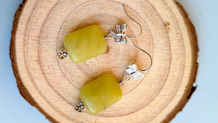 Elegant handcrafted pearl and silver jewelry