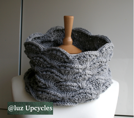 Grey Aran Cowl, Luz Upcycles crochet pattern